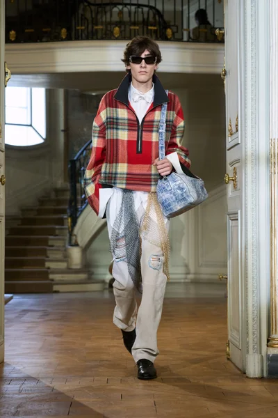 Look 63